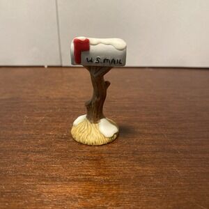 Lefton Colonial‎ Christmas Village Mailbox 1990 07829 Figurine